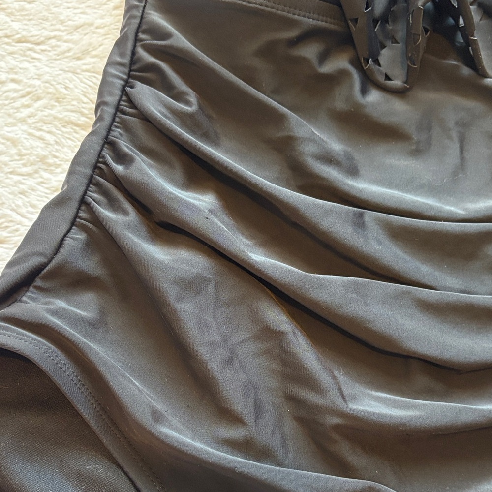 Black Strapless Ruffled One-Piece Swimsuit - Picture 2 of 8